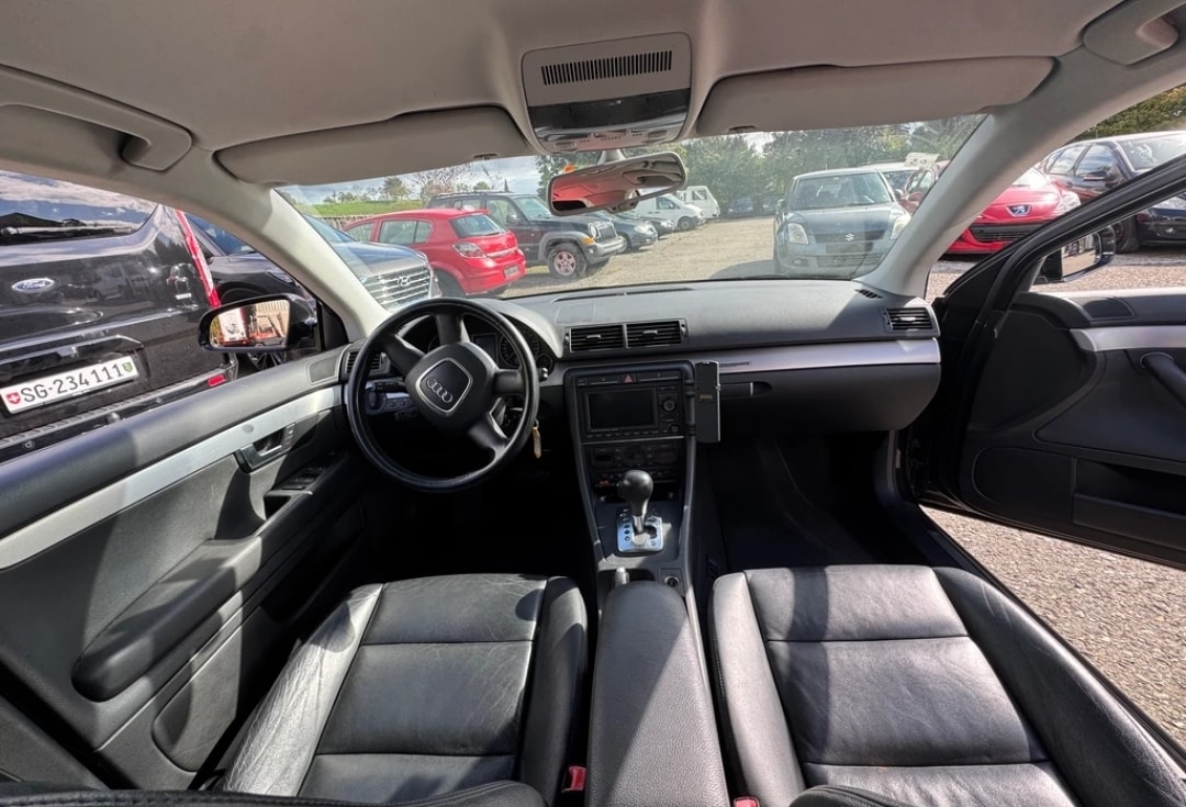 AUDI A4 Avant 2.0 Turbo FSI quattro-image-11