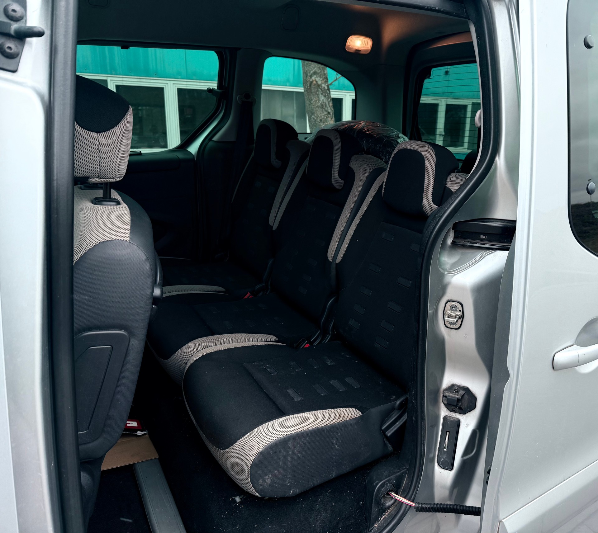 CITROEN Berlingo 1.6 e-HDi Exclusive EGS6-image-6