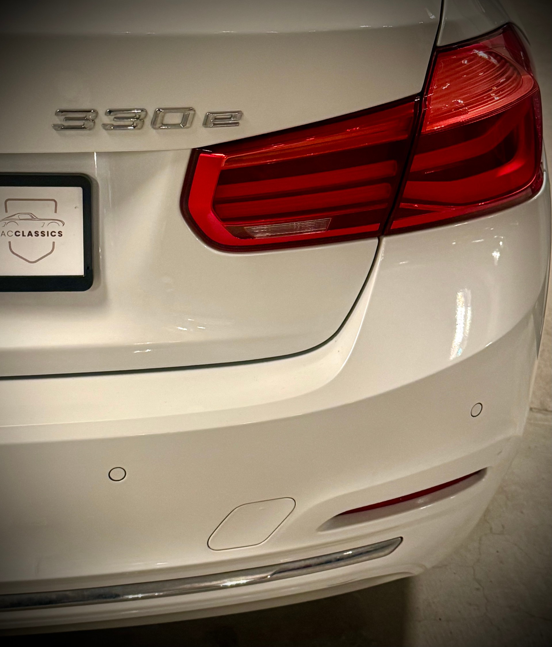 BMW 330e iPerformance Luxury Line Steptronic-image-11