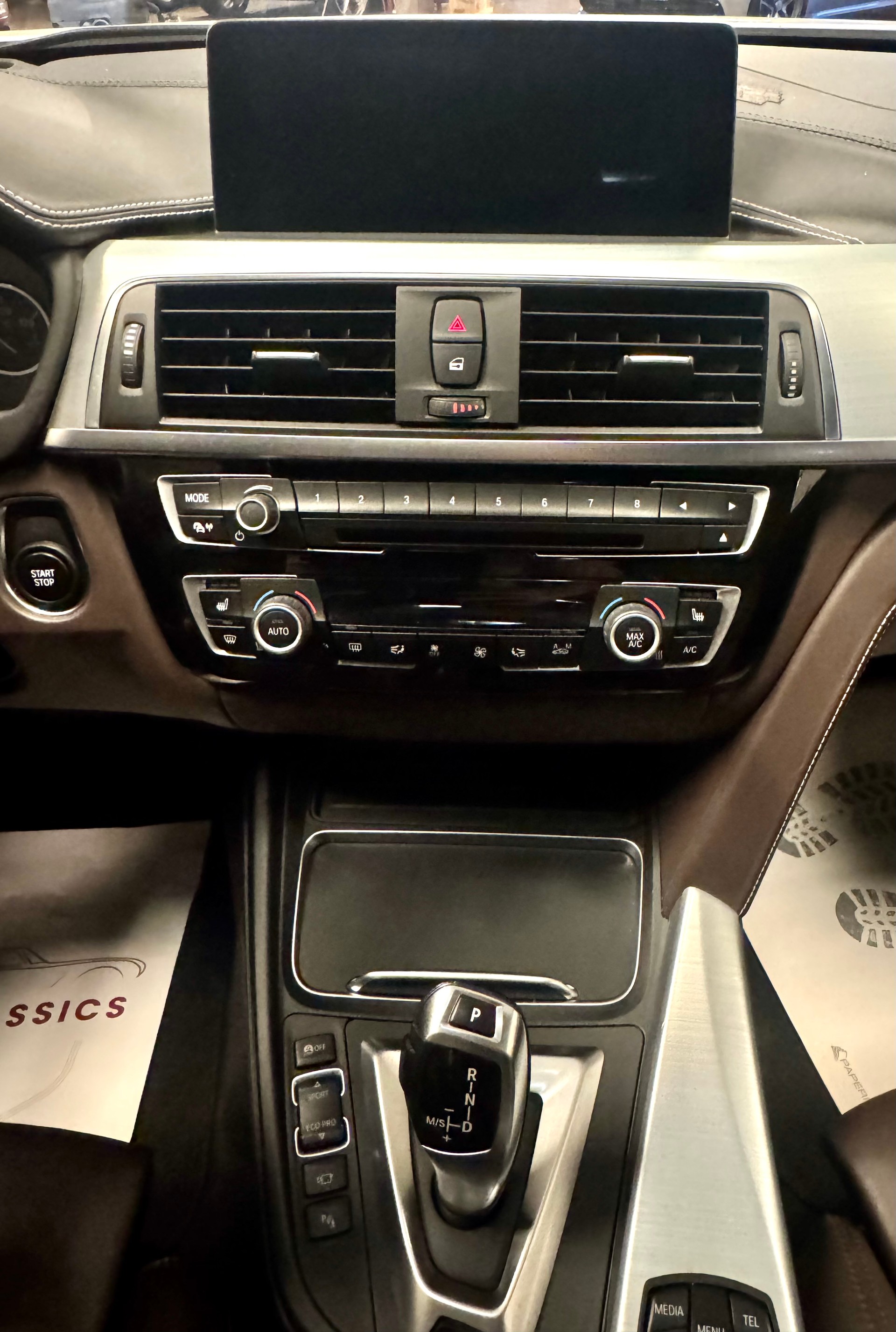 BMW 330e iPerformance Luxury Line Steptronic-image-21