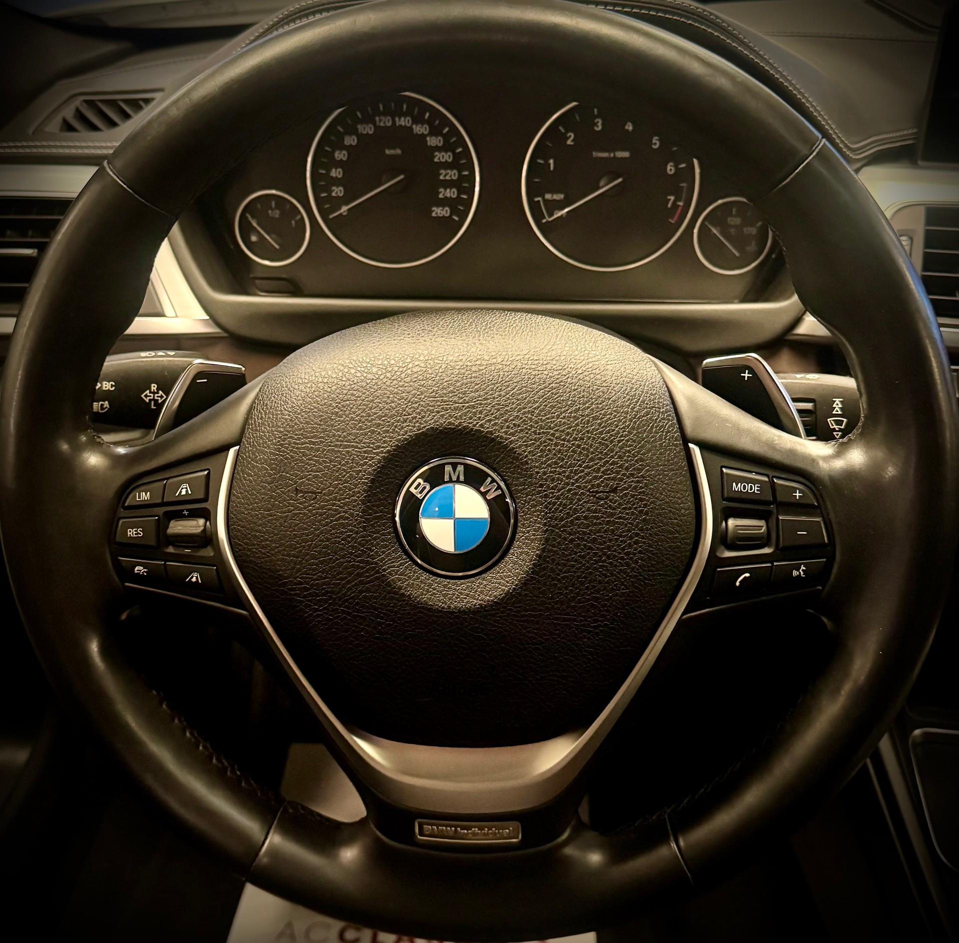 BMW 330e iPerformance Luxury Line Steptronic-image-15