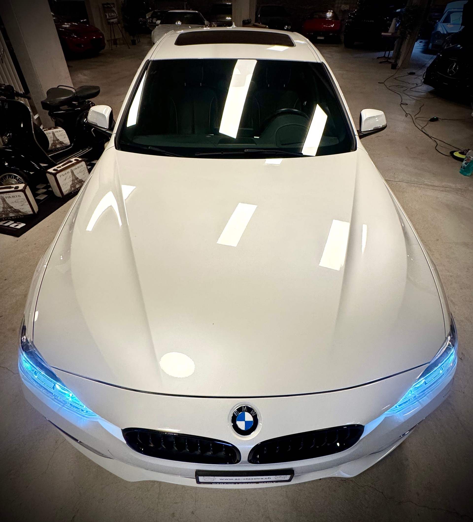 BMW 330e iPerformance Luxury Line Steptronic-showroom-element-2