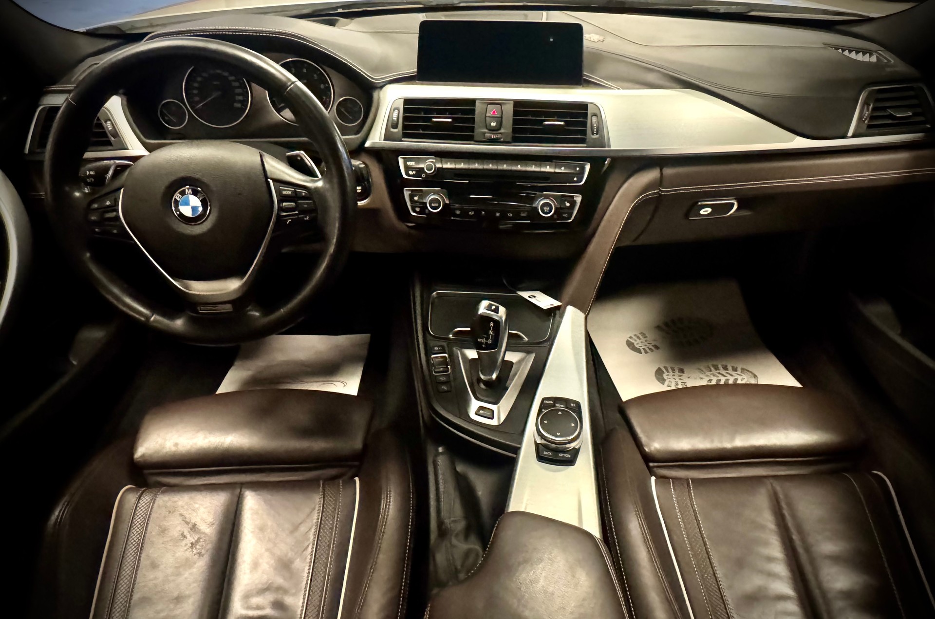 BMW 330e iPerformance Luxury Line Steptronic-image-14