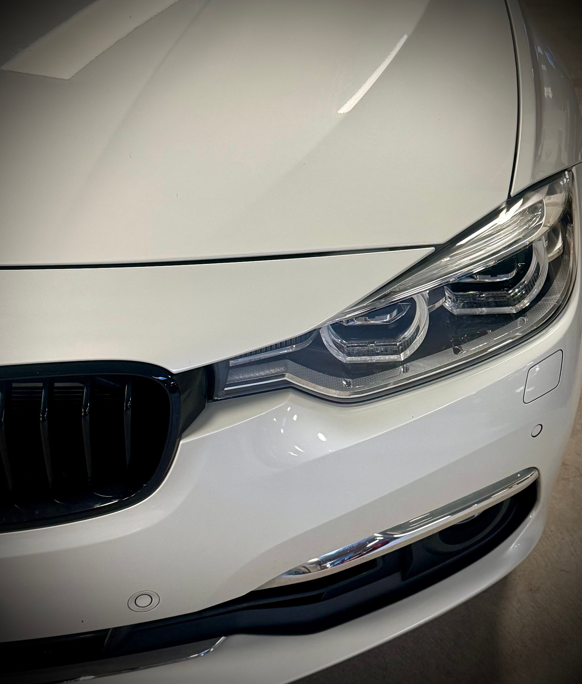 BMW 330e iPerformance Luxury Line Steptronic-showroom-element-3