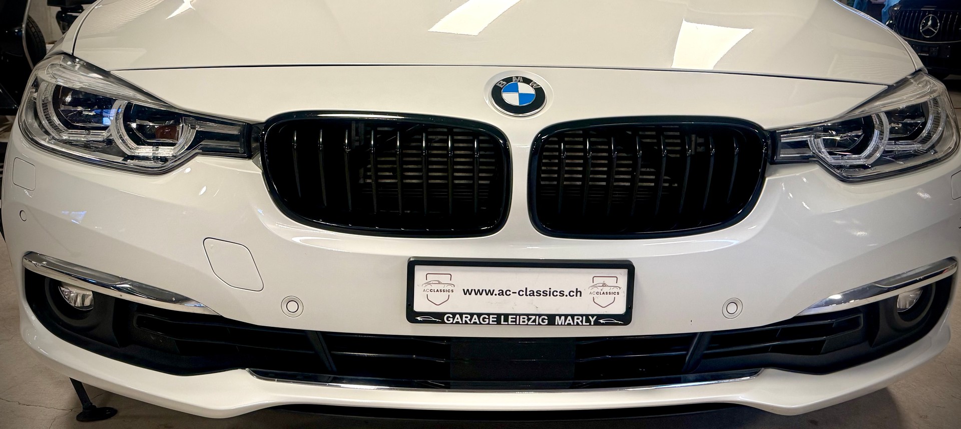 BMW 330e iPerformance Luxury Line Steptronic-image-4