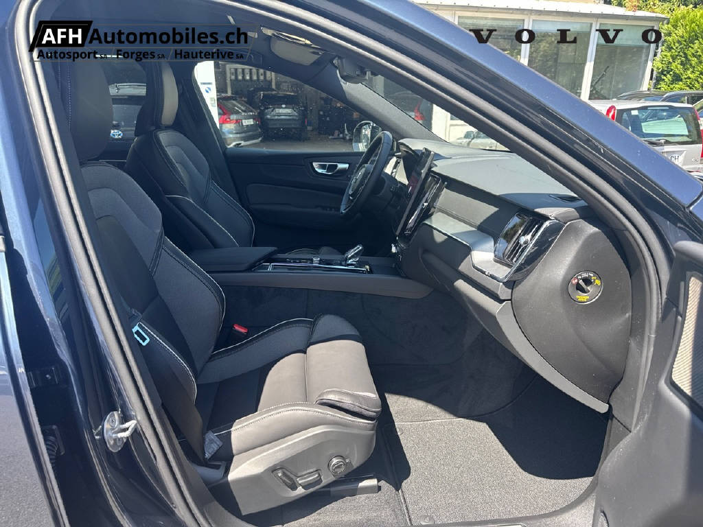 VOLVO XC60 2.0 T6 TE Black Edition eAWD-image-15