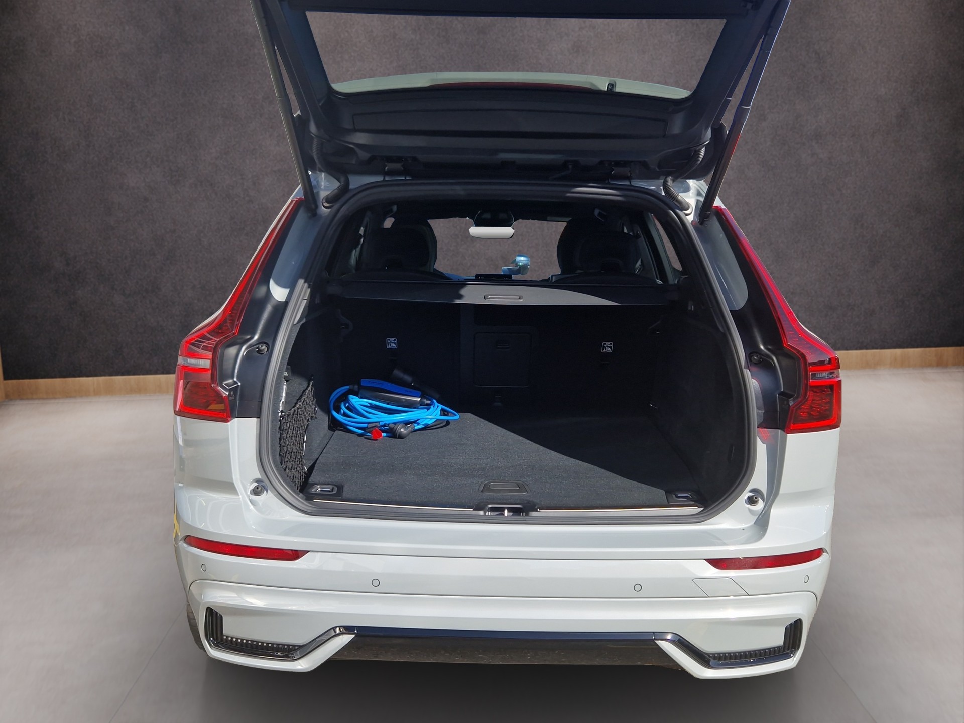 VOLVO XC60 2.0 T6 TE Black Edition eAWD Black Edition-image-15
