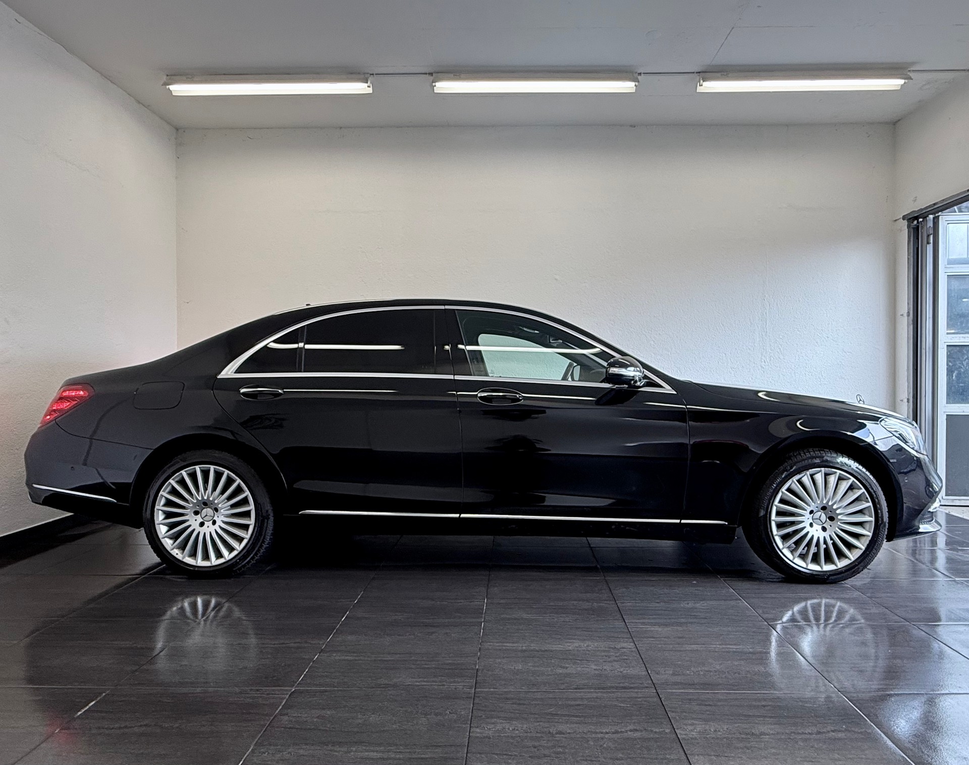 MERCEDES-BENZ S 350 d L 4Matic 9G-Tronic-showroom-element-3