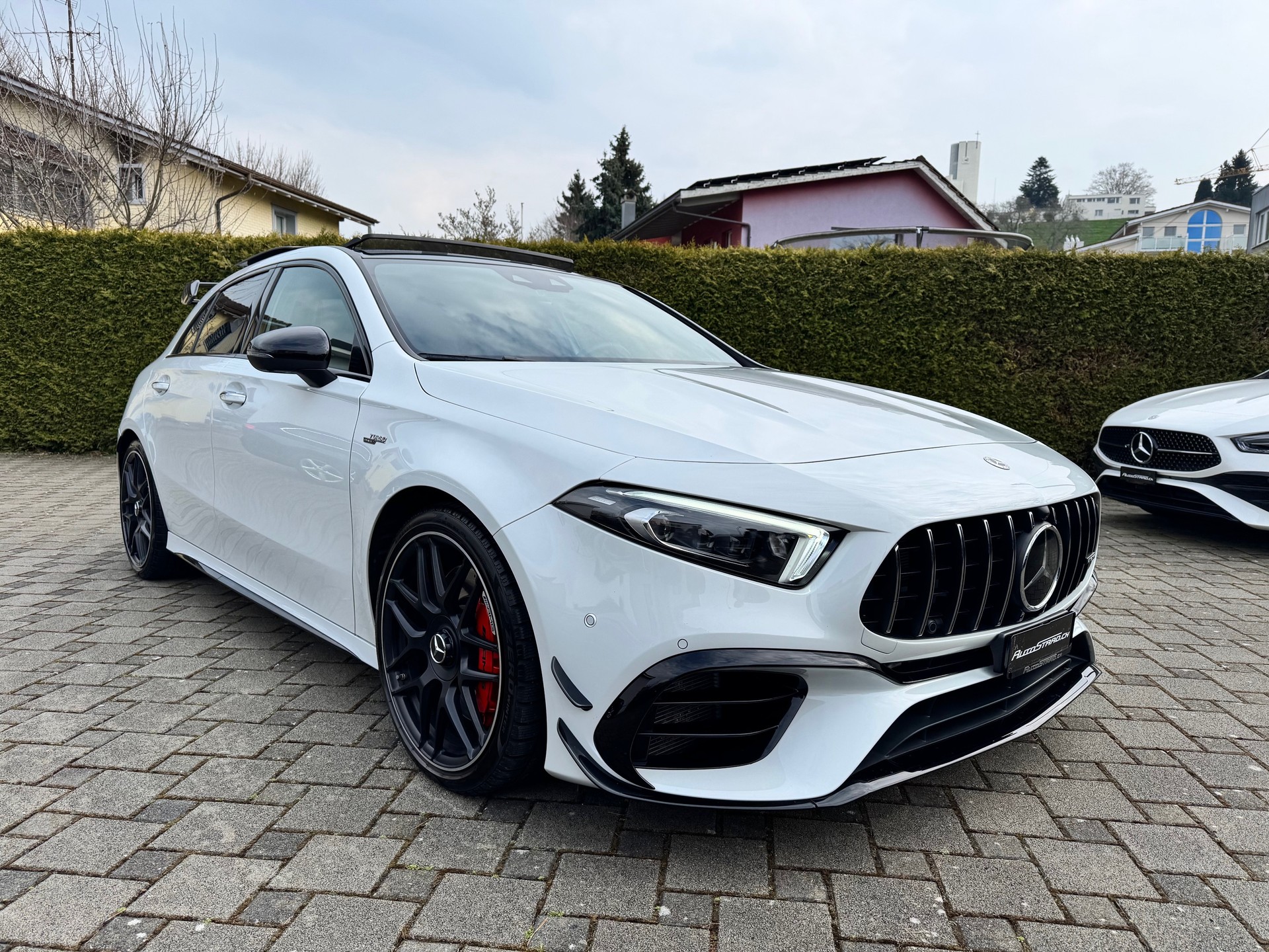 MERCEDES-BENZ A 45 S AMG 4Matic+ Speedshift-showroom-element-2