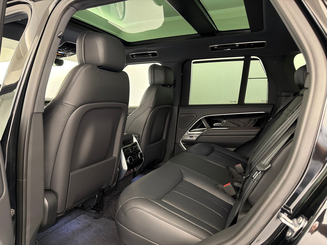 LAND ROVER RR P460e PHEV HSE-image-5
