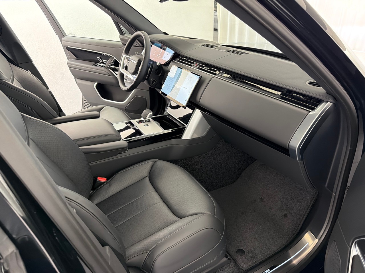 LAND ROVER RR P460e PHEV HSE-image-11