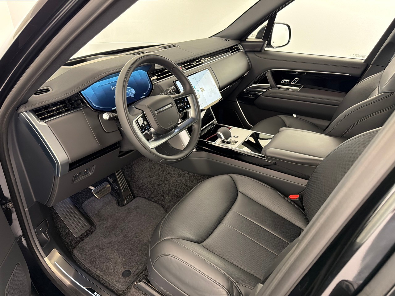 LAND ROVER RR P460e PHEV HSE-image-4