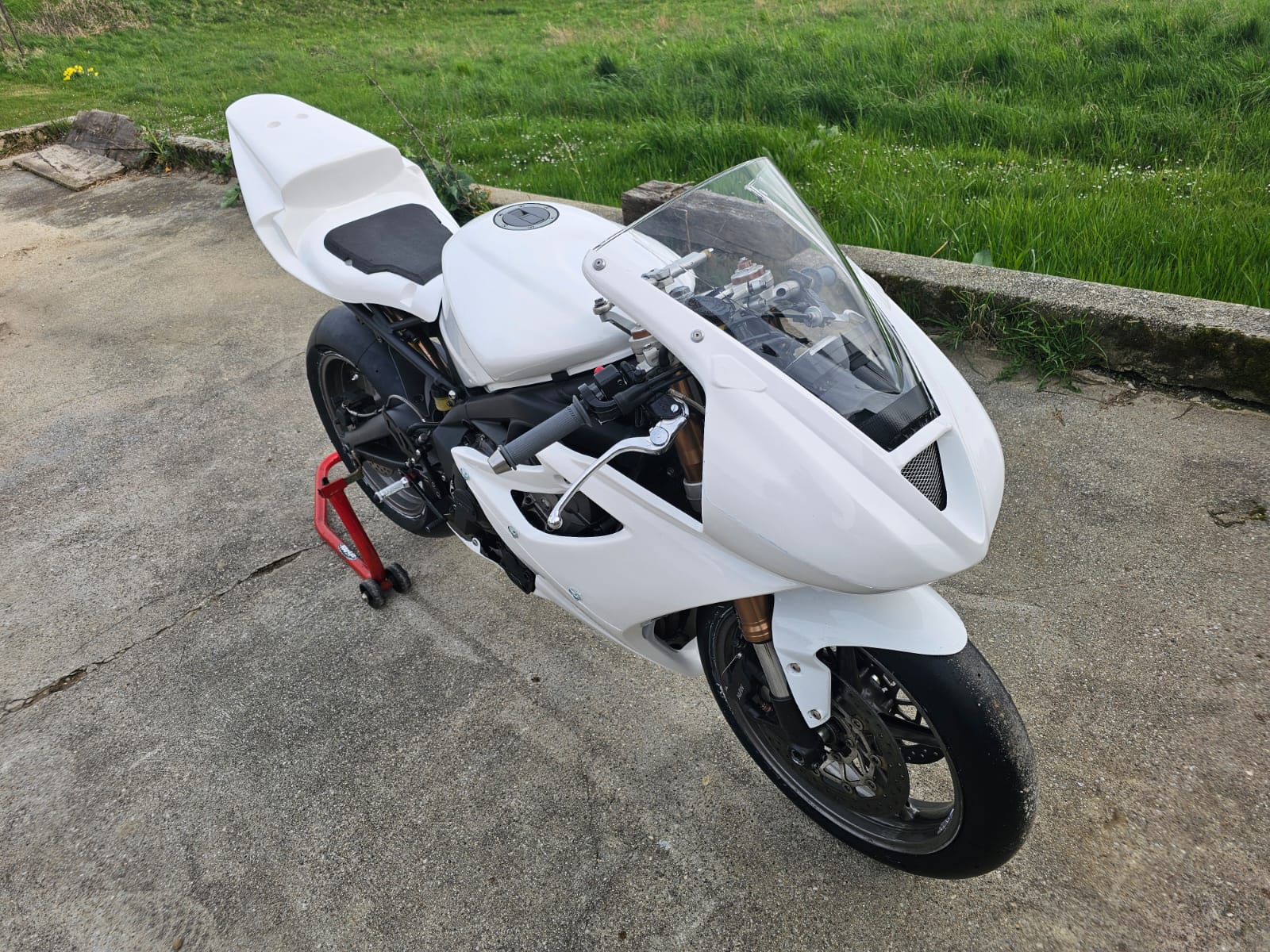 TRIUMPH Daytona 675