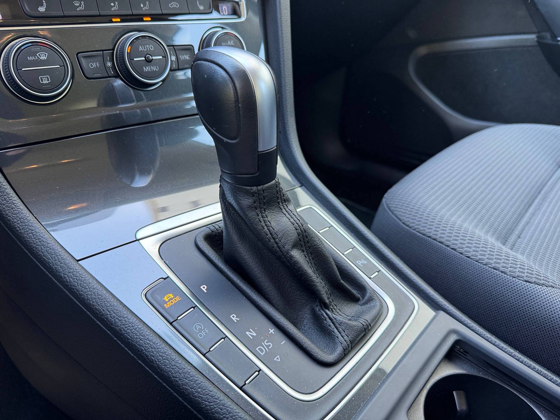 VW Golf 1.5 TSI EVO Comfortline DSG-image-7