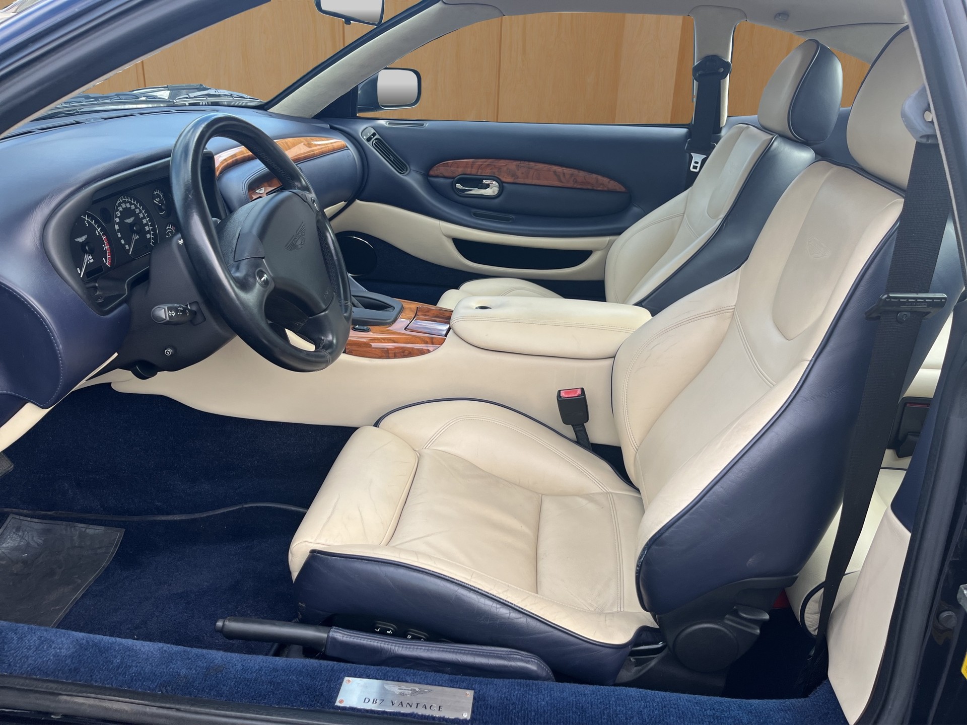 ASTON MARTIN DB7 Vantage-image-8