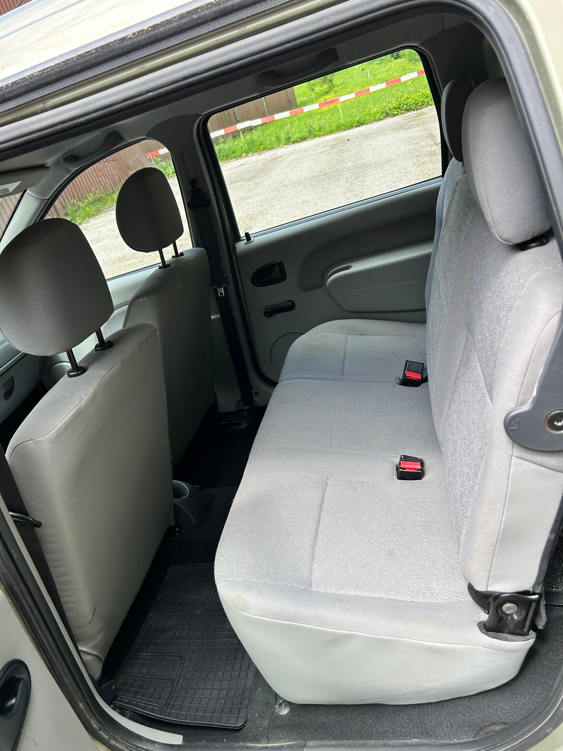 DACIA Logan 1.6 Ambiance-image-7