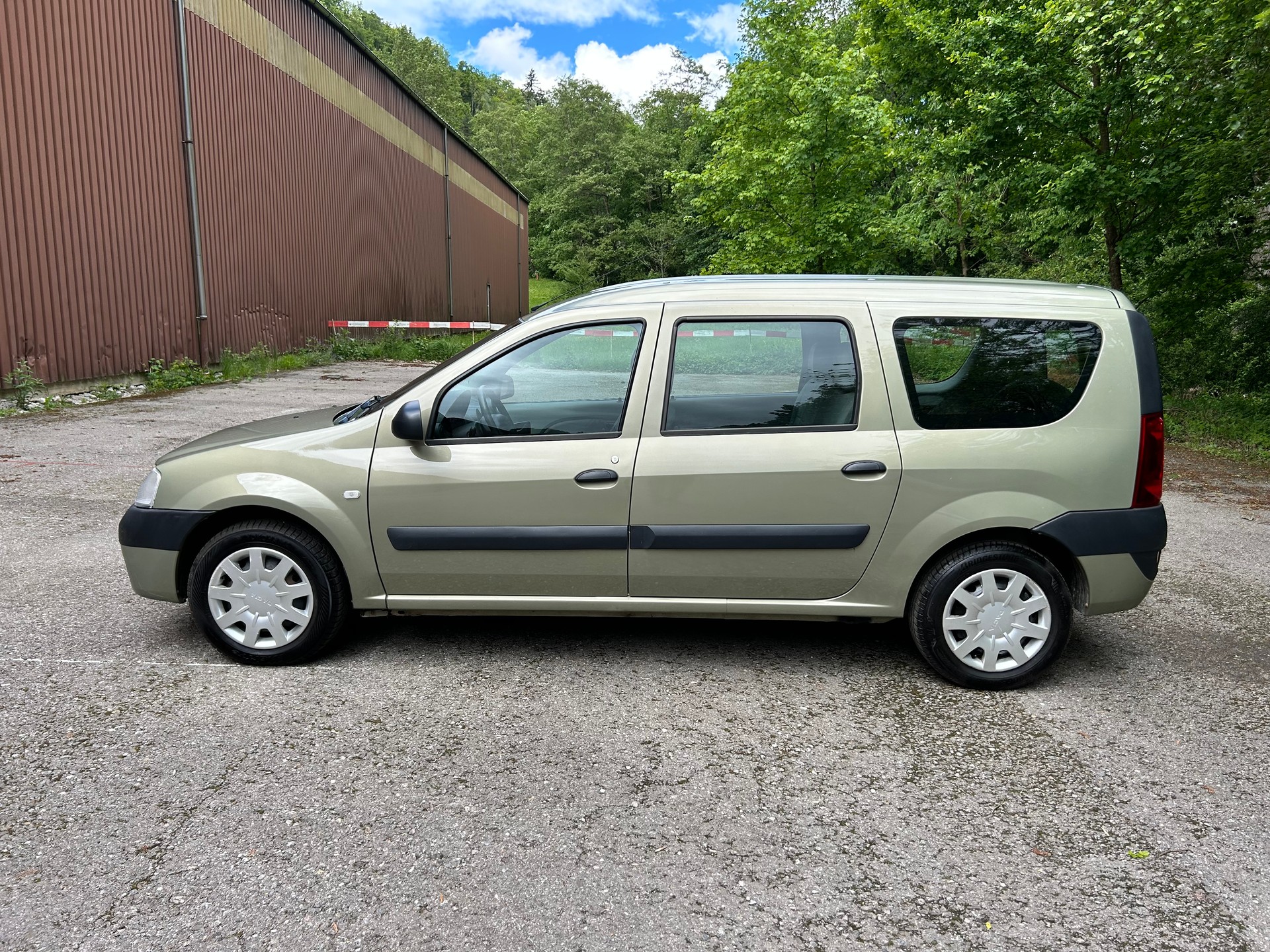 DACIA Logan 1.6 Ambiance-image-3