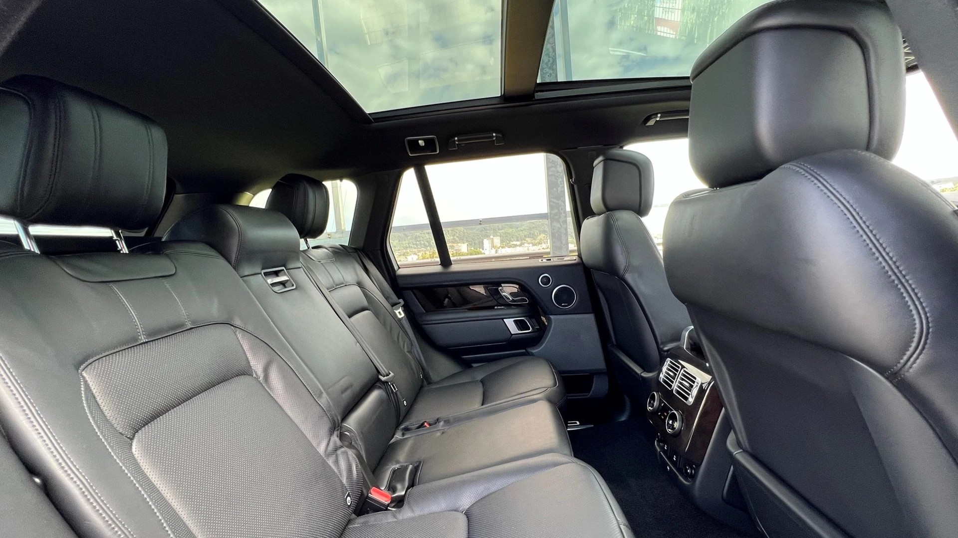 LAND ROVER RANGE ROVER 2.0 Si4 P400e PHEV VOGUE BLACK AUTOMATIC l 404 PS-image-28