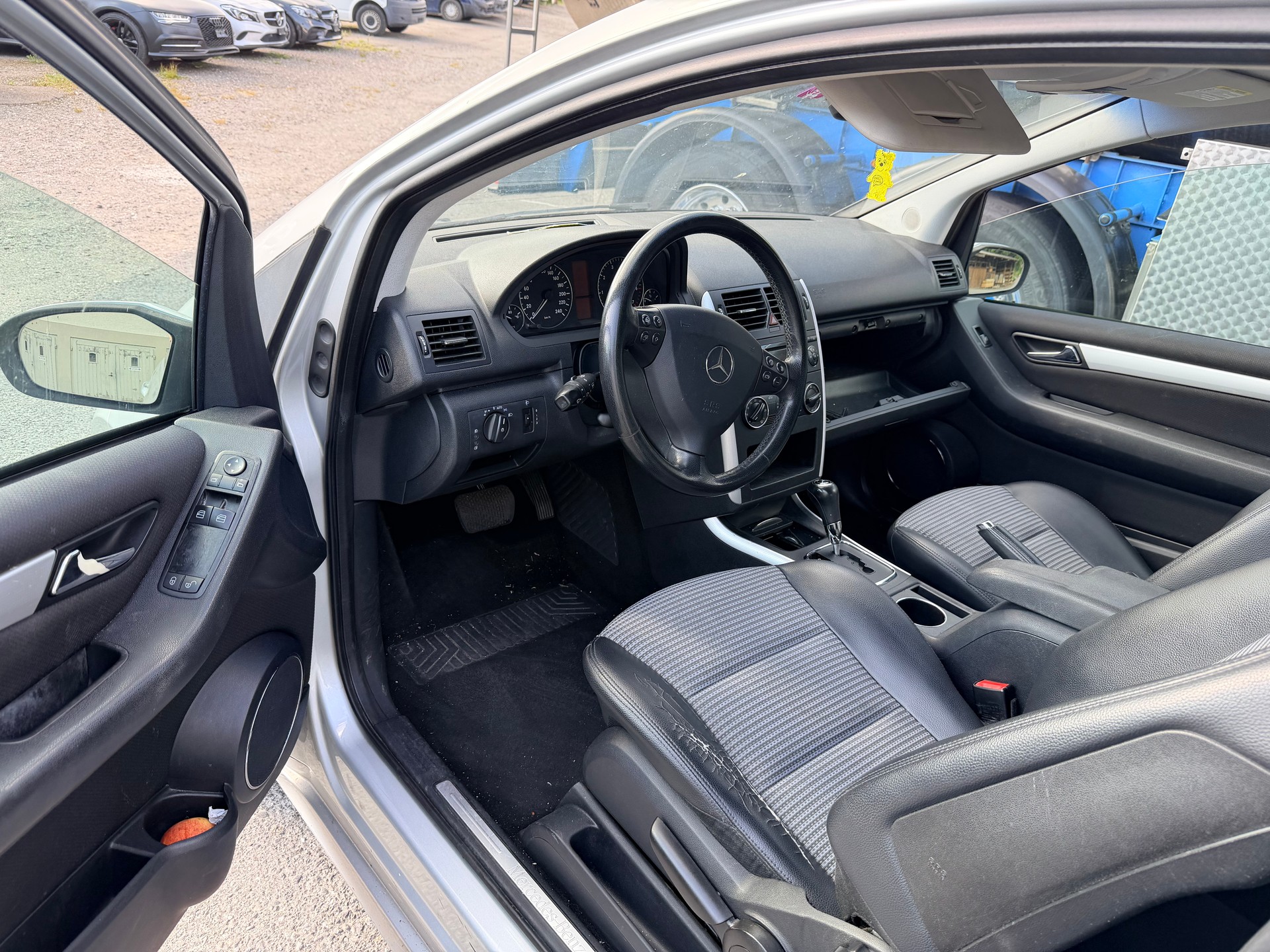 MERCEDES-BENZ A 170 Elégance-image-6