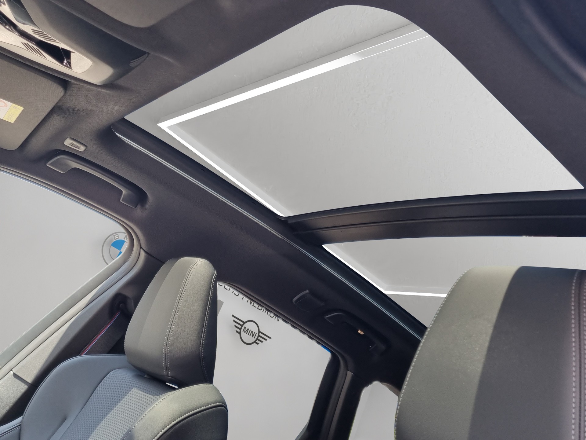BMW iX1 xDrive 30 M Sport Pro-image-12