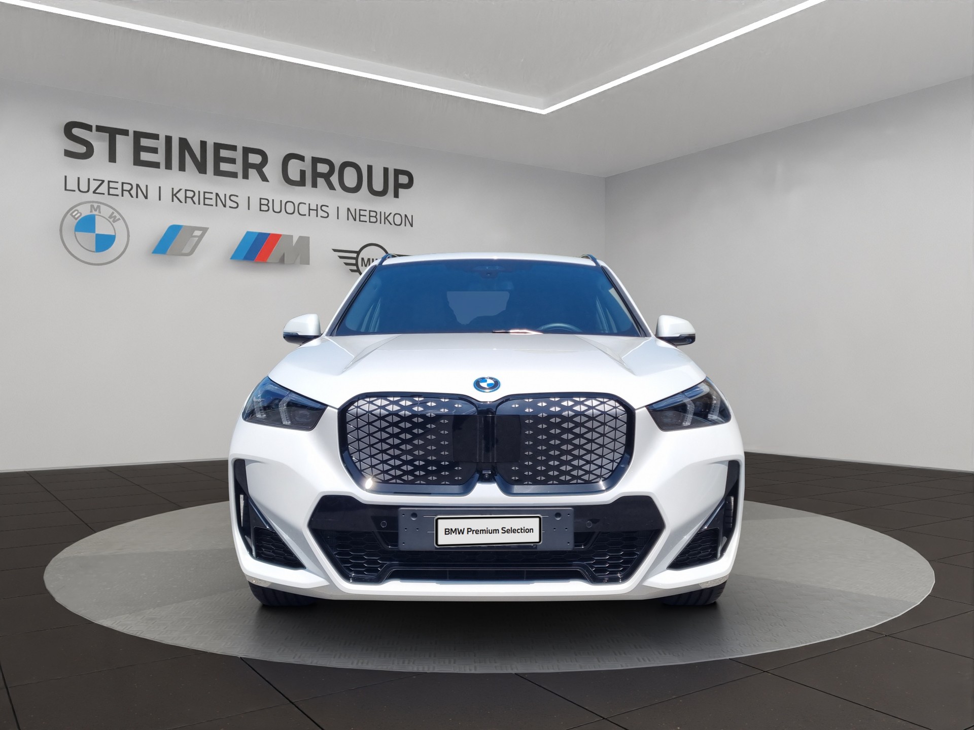 BMW iX1 xDrive 30 M Sport Pro-showroom-element-1