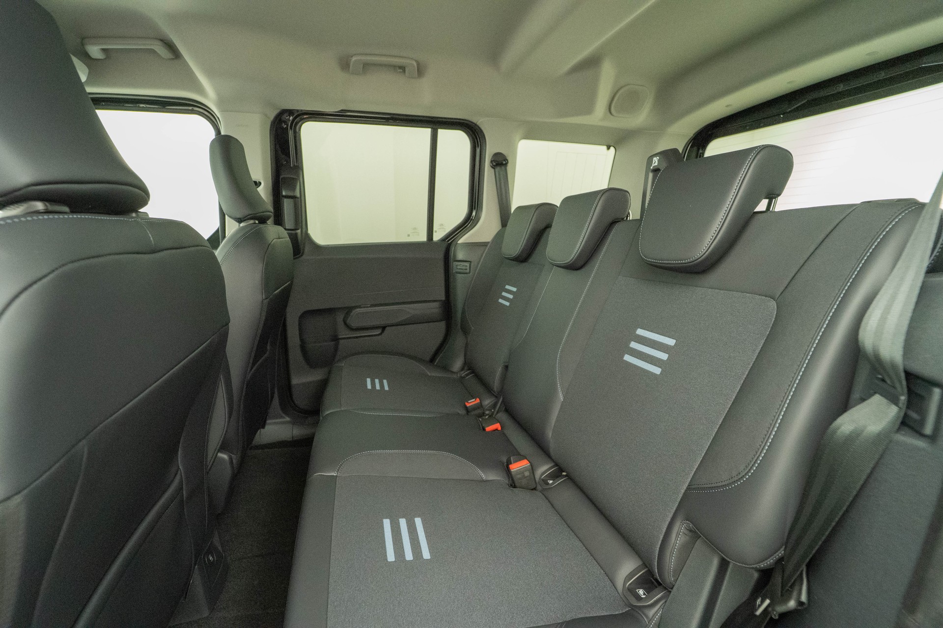 FORD E-Tourneo Courier Active-image-8