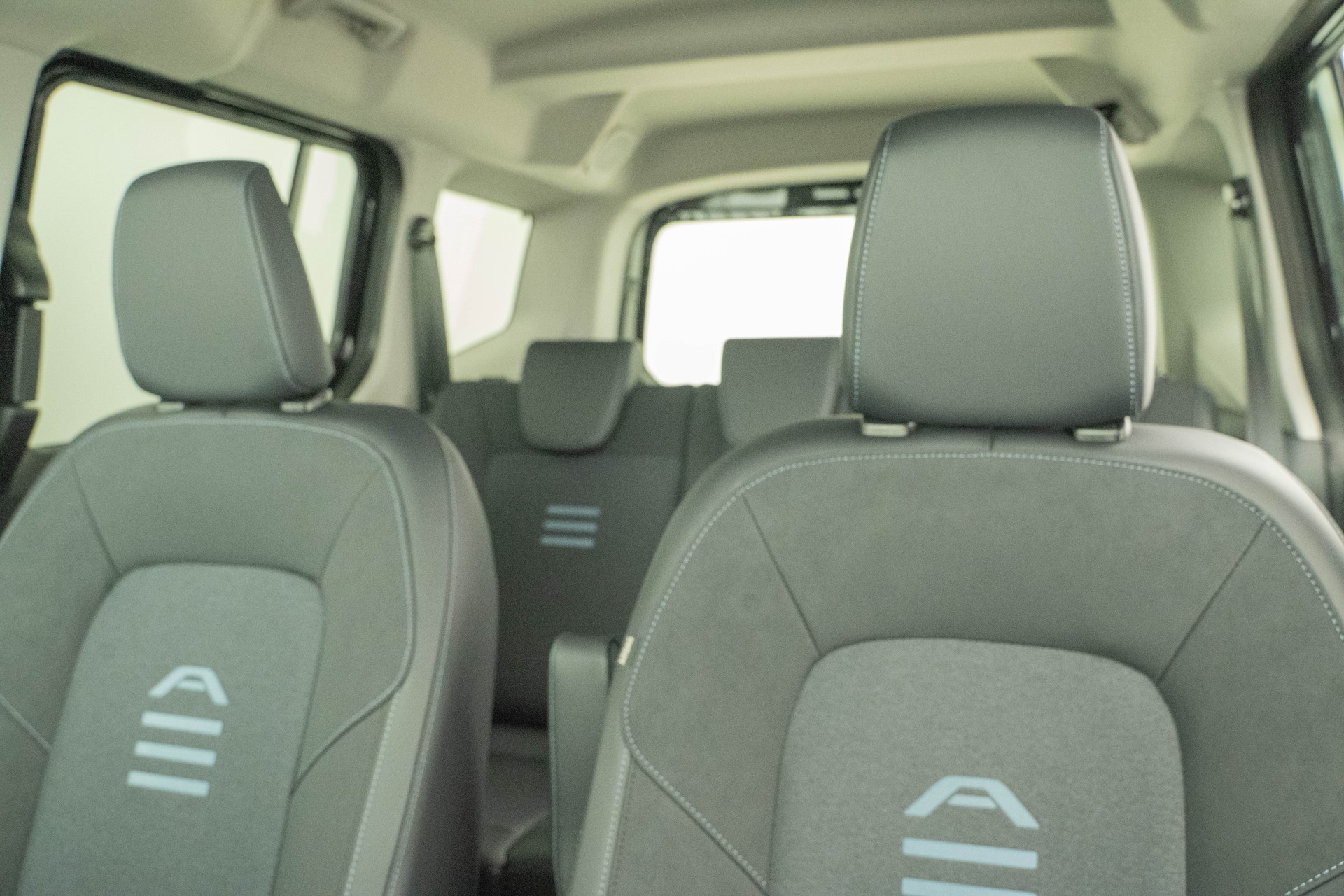 FORD E-Tourneo Courier Active-image-9