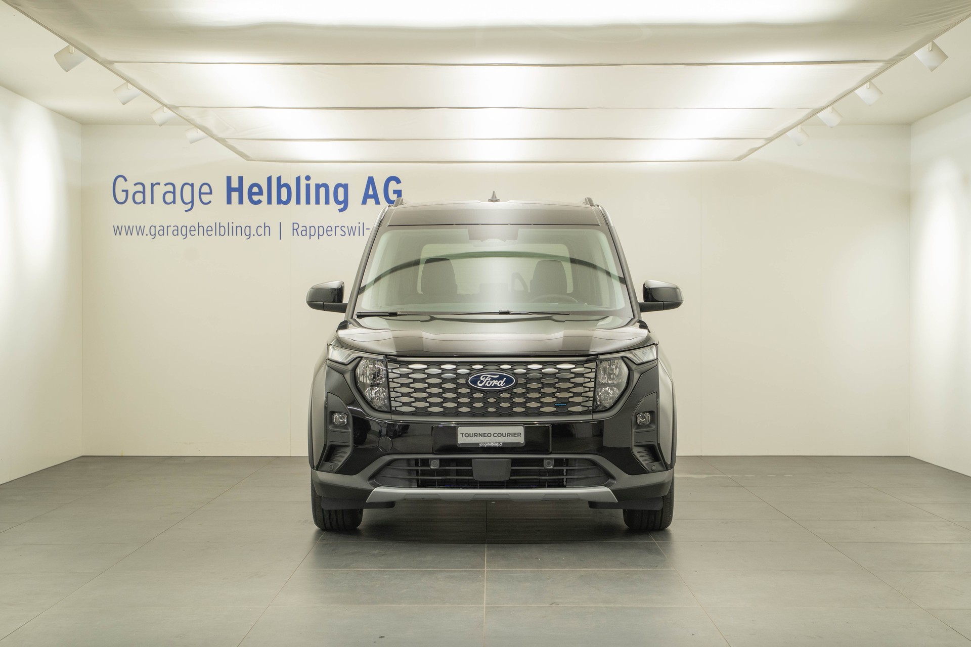 FORD E-Tourneo Courier Active-showroom-element-1