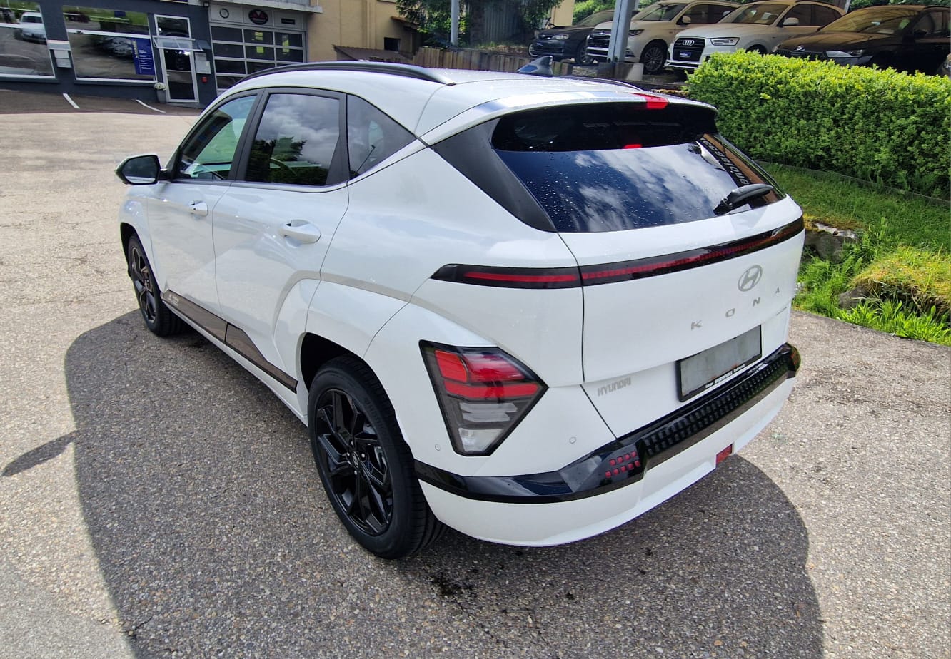 HYUNDAI Kona EV 65.4 kWh Origo-image-5