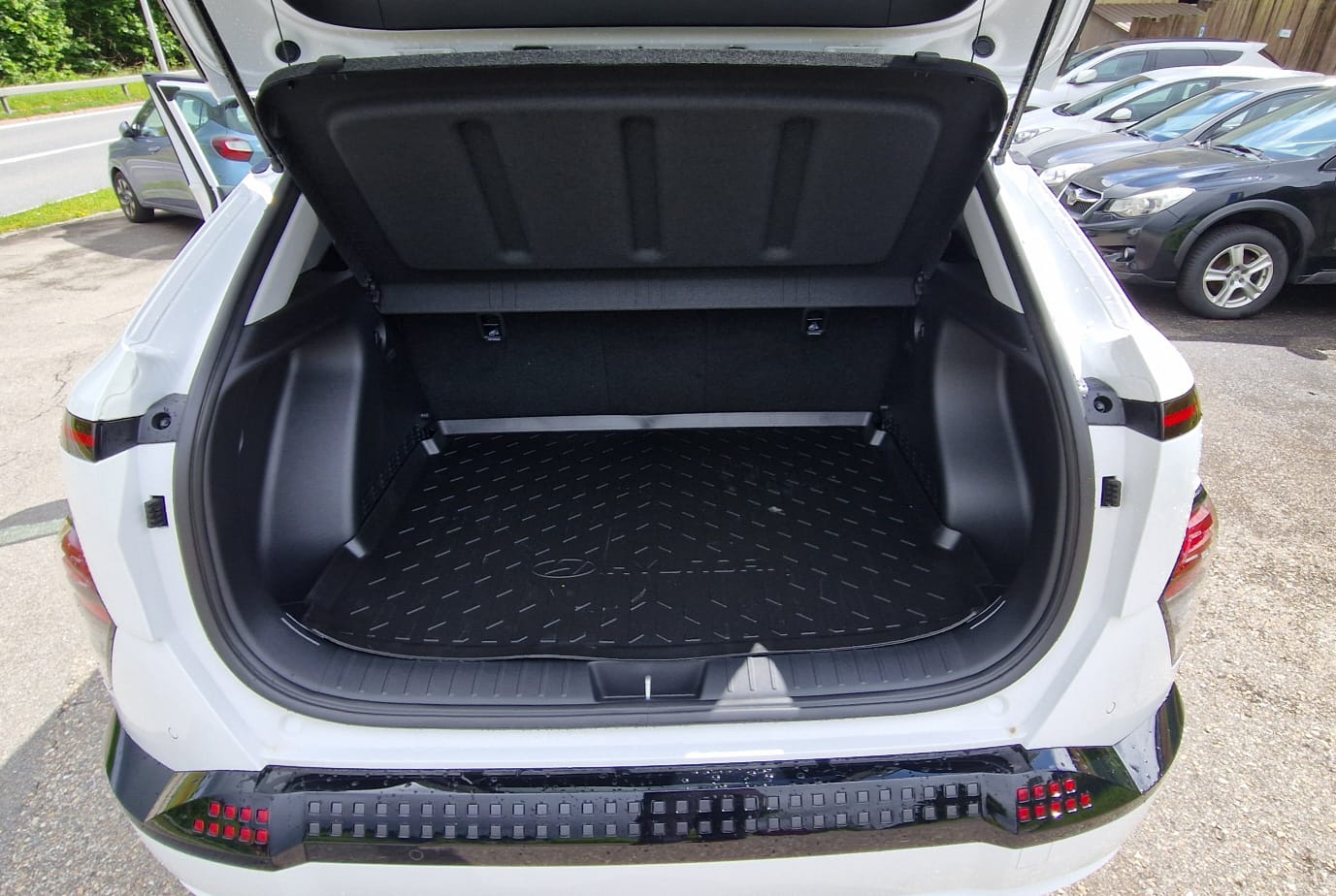 HYUNDAI Kona EV 65.4 kWh Origo-image-10