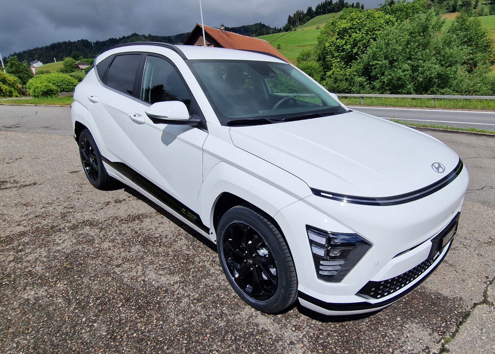 HYUNDAI Kona EV 65.4 kWh Origo-showroom-element-2