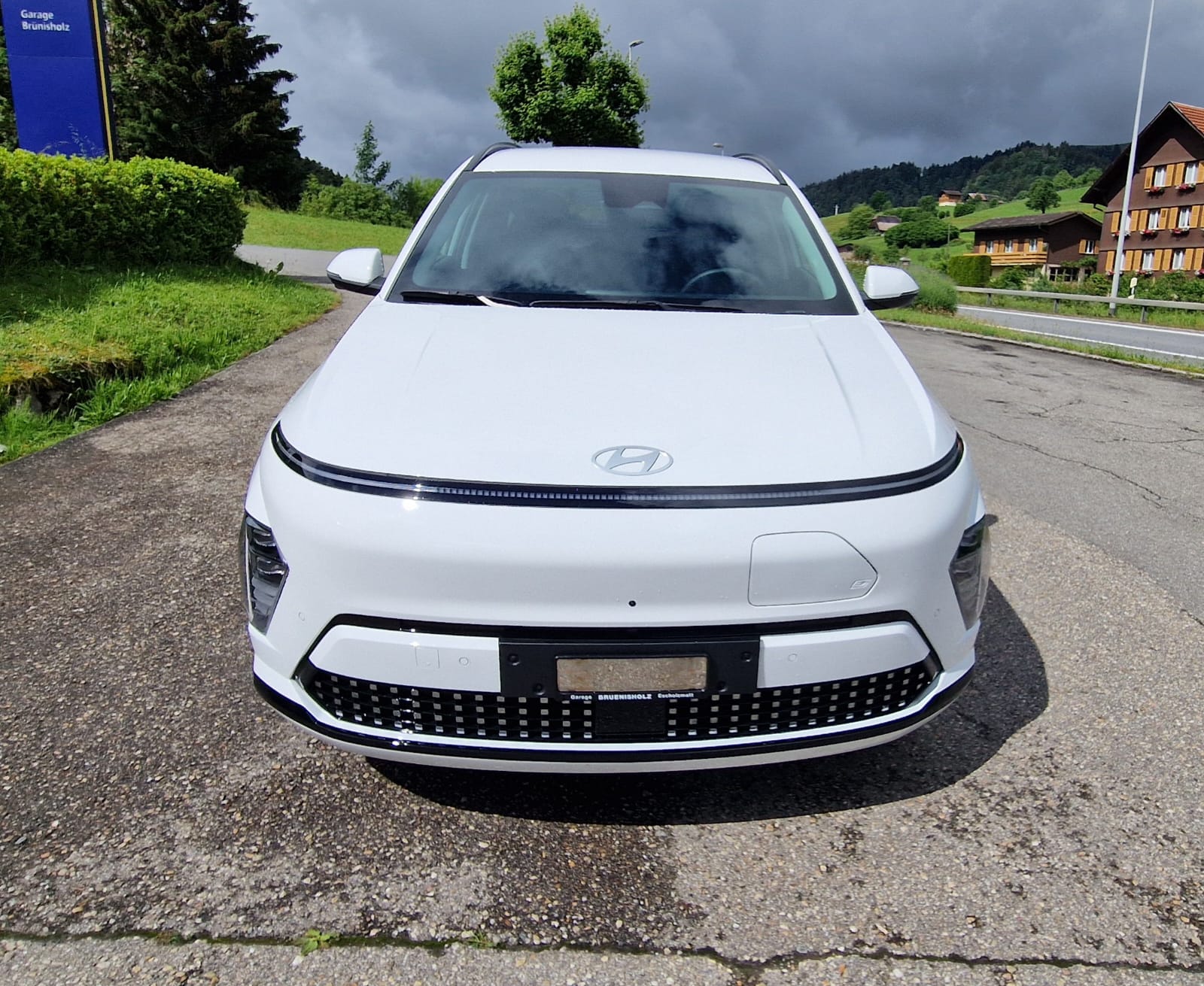 HYUNDAI Kona EV 65.4 kWh Origo-showroom-element-1