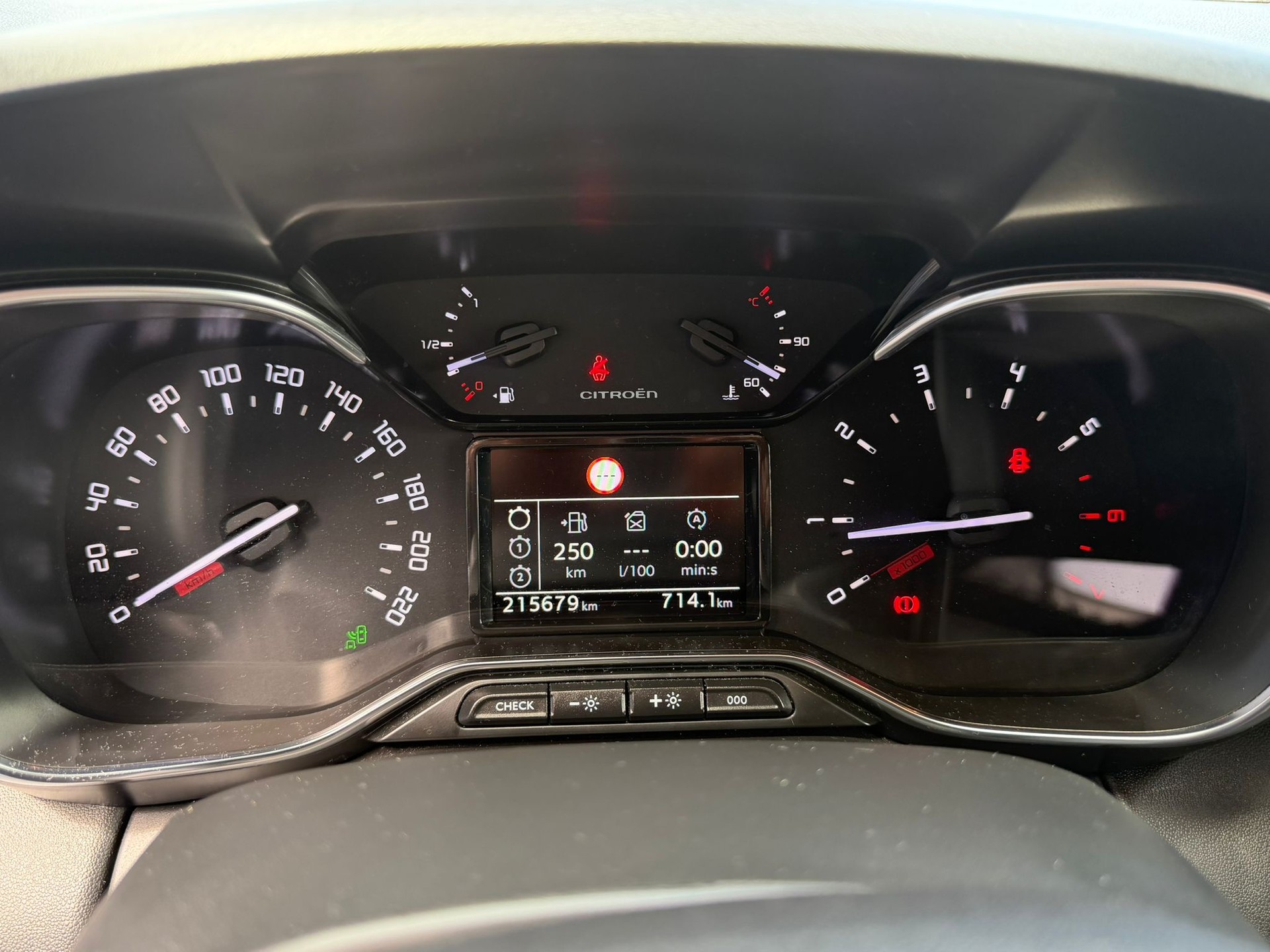 CITROEN C3 Aircross 1.5 BlueHD Feel-image-19