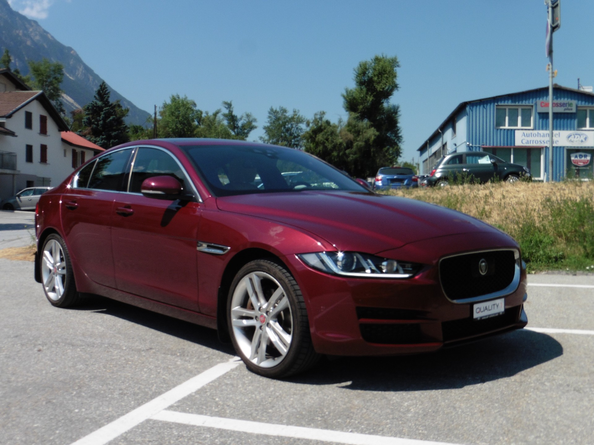 JAGUAR XE 20d Prestige AWD Automat-showroom-element-1