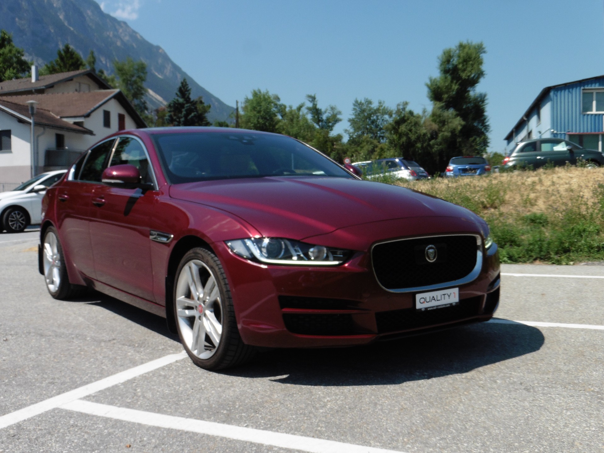 JAGUAR XE 20d Prestige AWD Automat-showroom-element-2