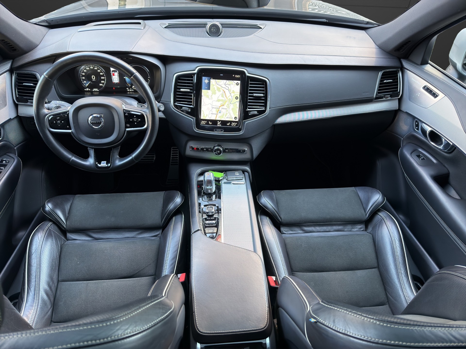 VOLVO XC90 T8 AWD R-Design Geartronic 7 Plätzer Pano-image-8