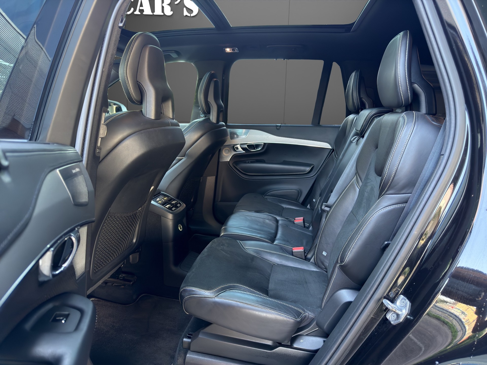 VOLVO XC90 T8 AWD R-Design Geartronic 7 Plätzer Pano-image-12