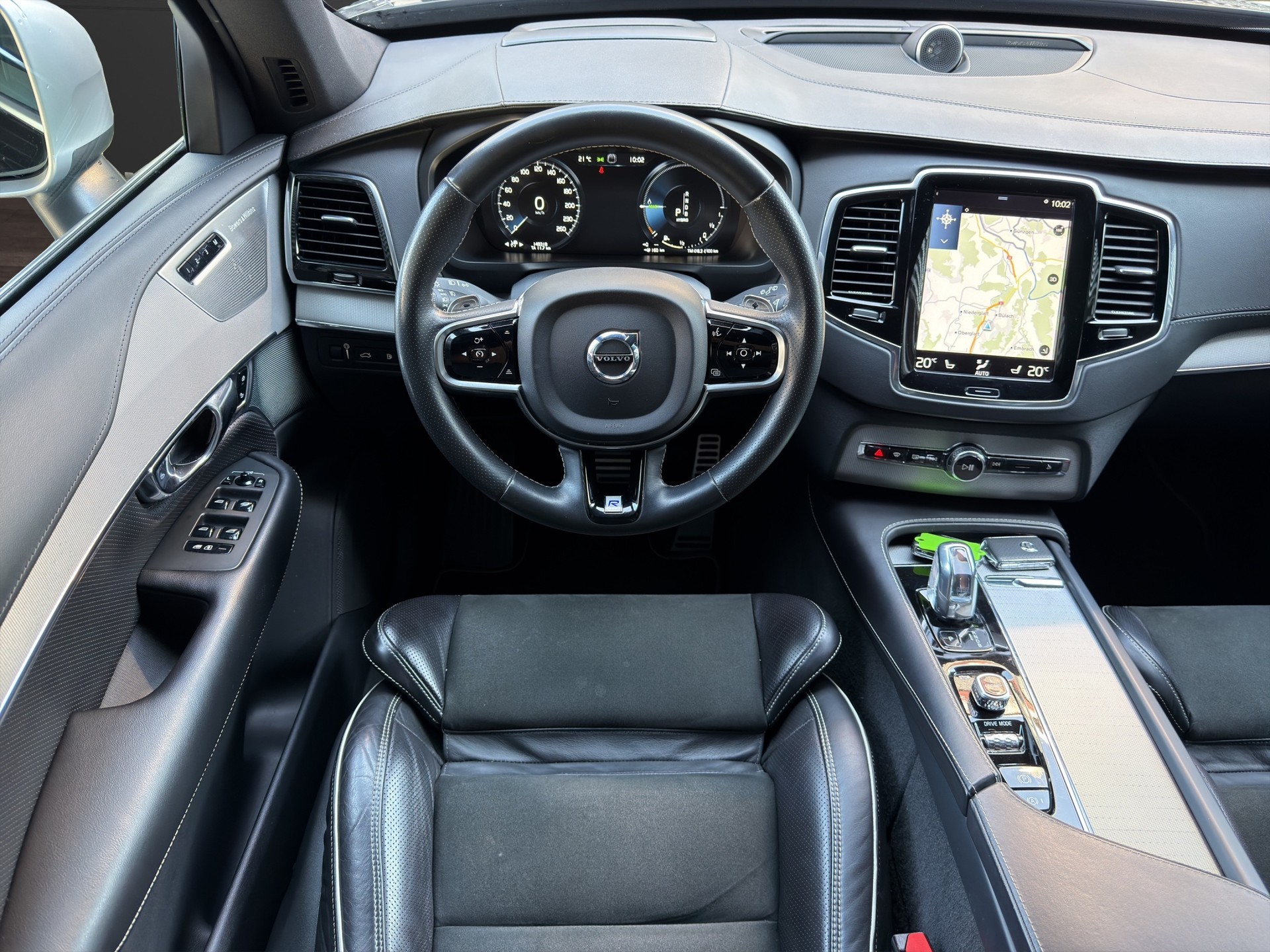 VOLVO XC90 T8 AWD R-Design Geartronic 7 Plätzer Pano-image-11