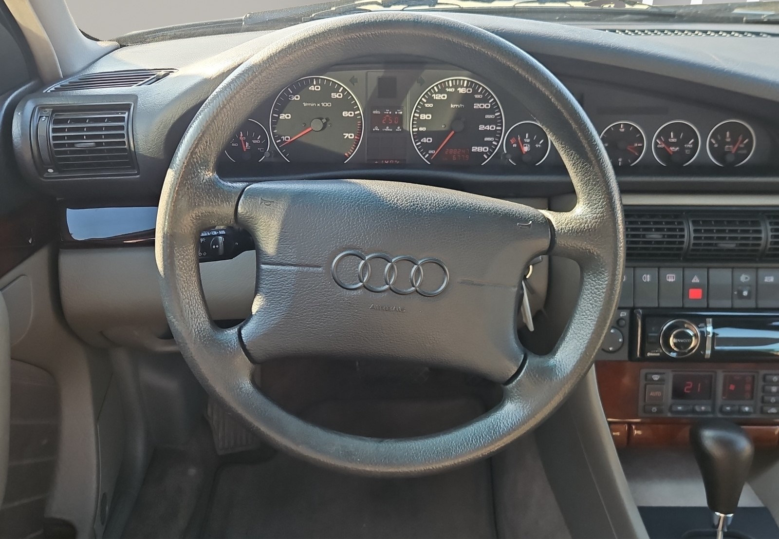 AUDI A6 Avant 2.8 E 30V-image-9