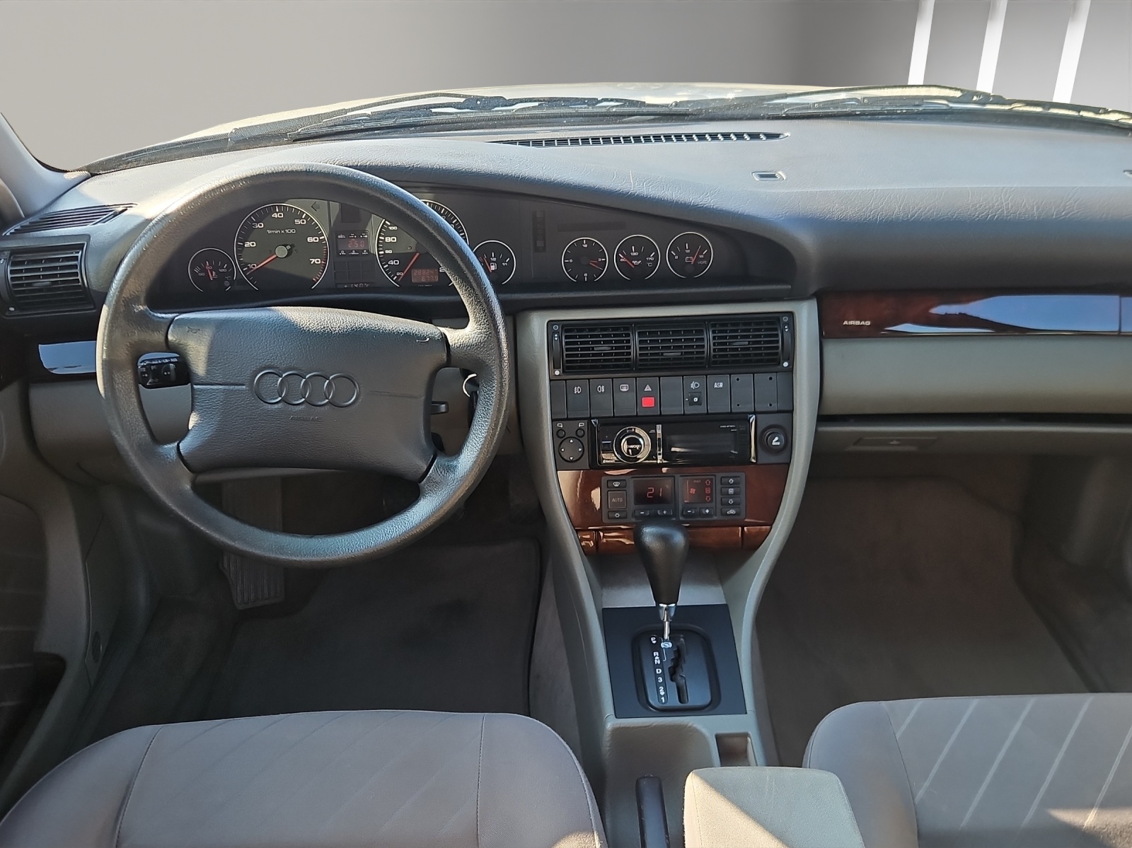 AUDI A6 Avant 2.8 E 30V-image-11