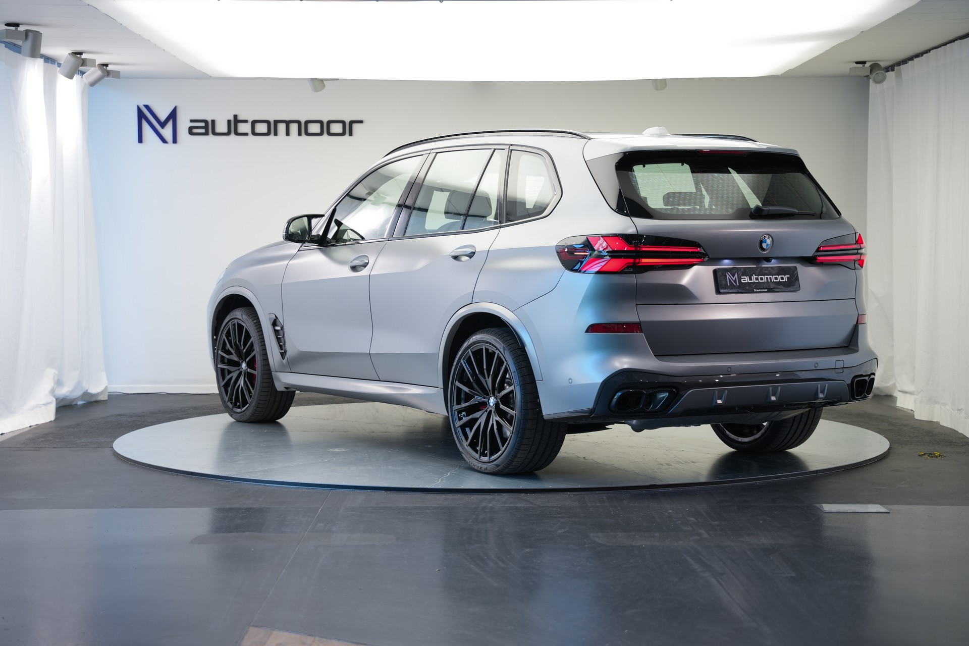 BMW X5 xDrive 48V M60i M Sport Pro Steptronic *Frozen Grey Matt*-image-6