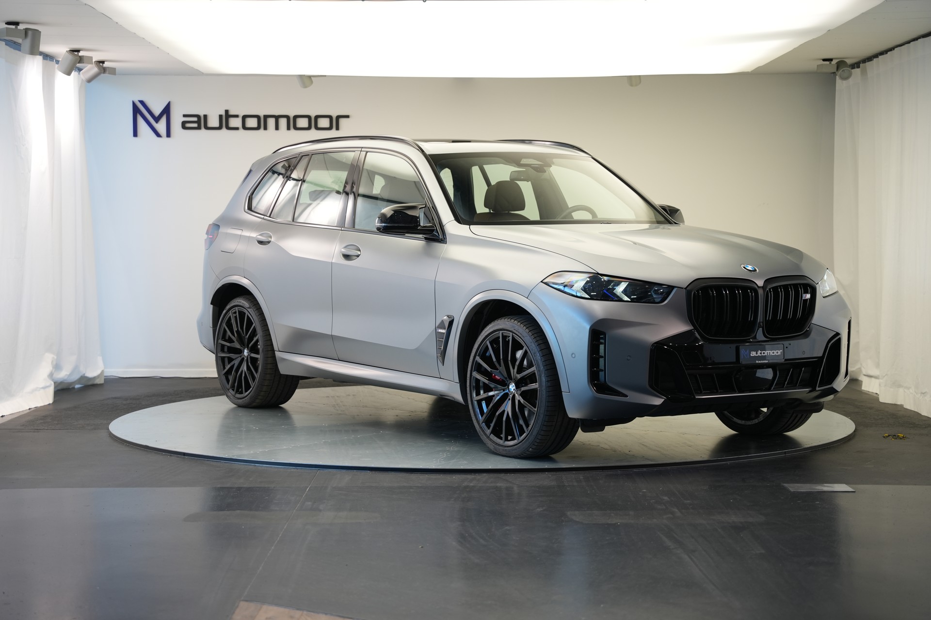 BMW X5 xDrive 48V M60i M Sport Pro Steptronic *Frozen Grey Matt*-showroom-element-2