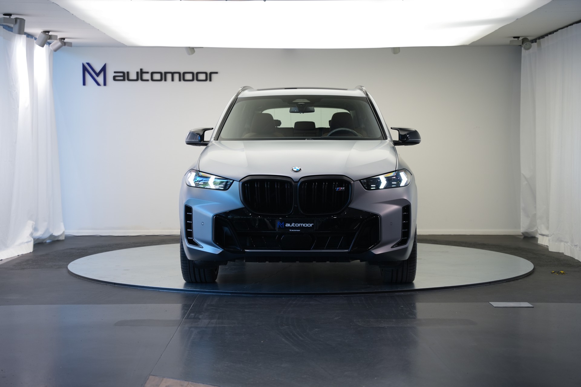 BMW X5 xDrive 48V M60i M Sport Pro Steptronic *Frozen Grey Matt*-showroom-element-1