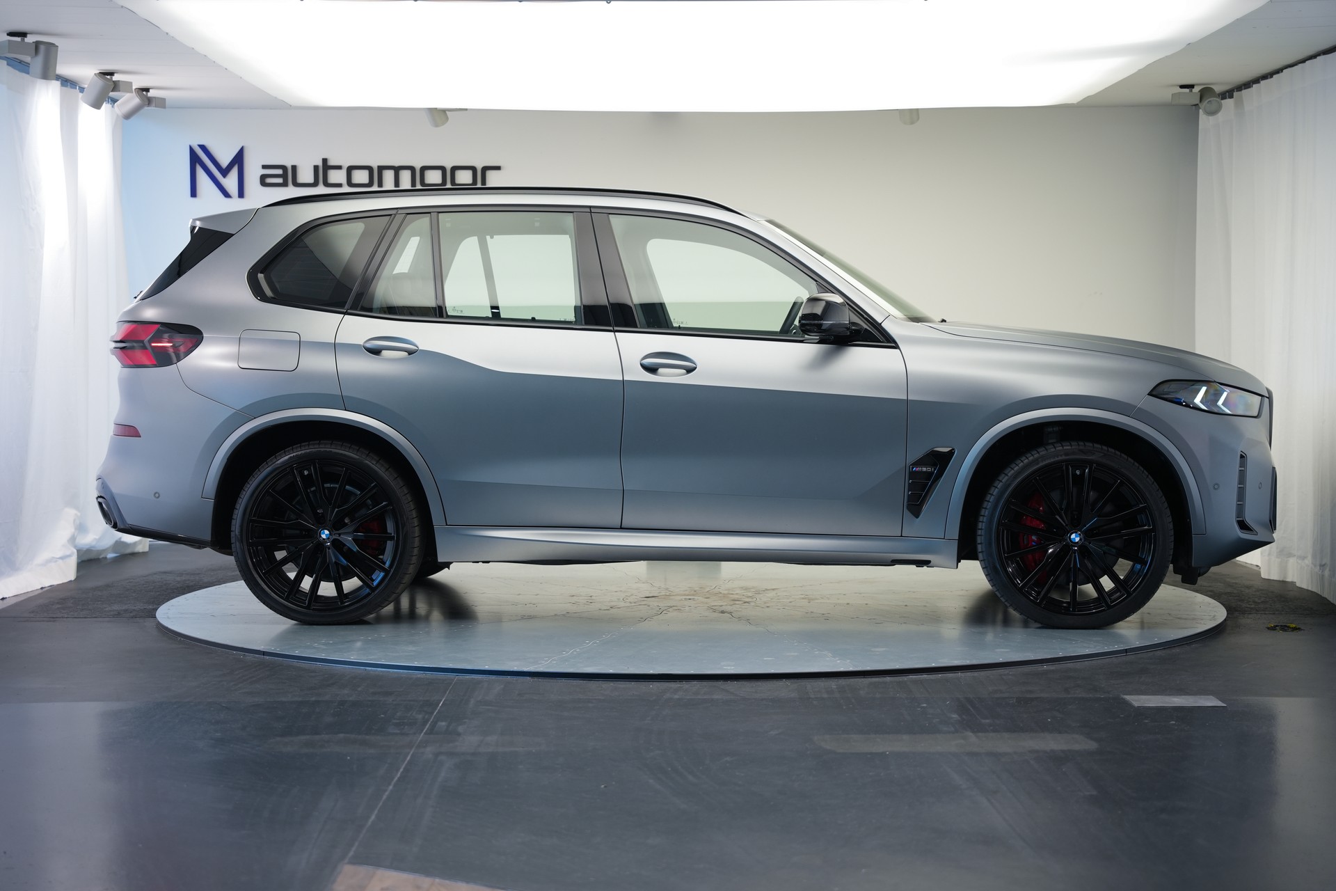 BMW X5 xDrive 48V M60i M Sport Pro Steptronic *Frozen Grey Matt*-showroom-element-3