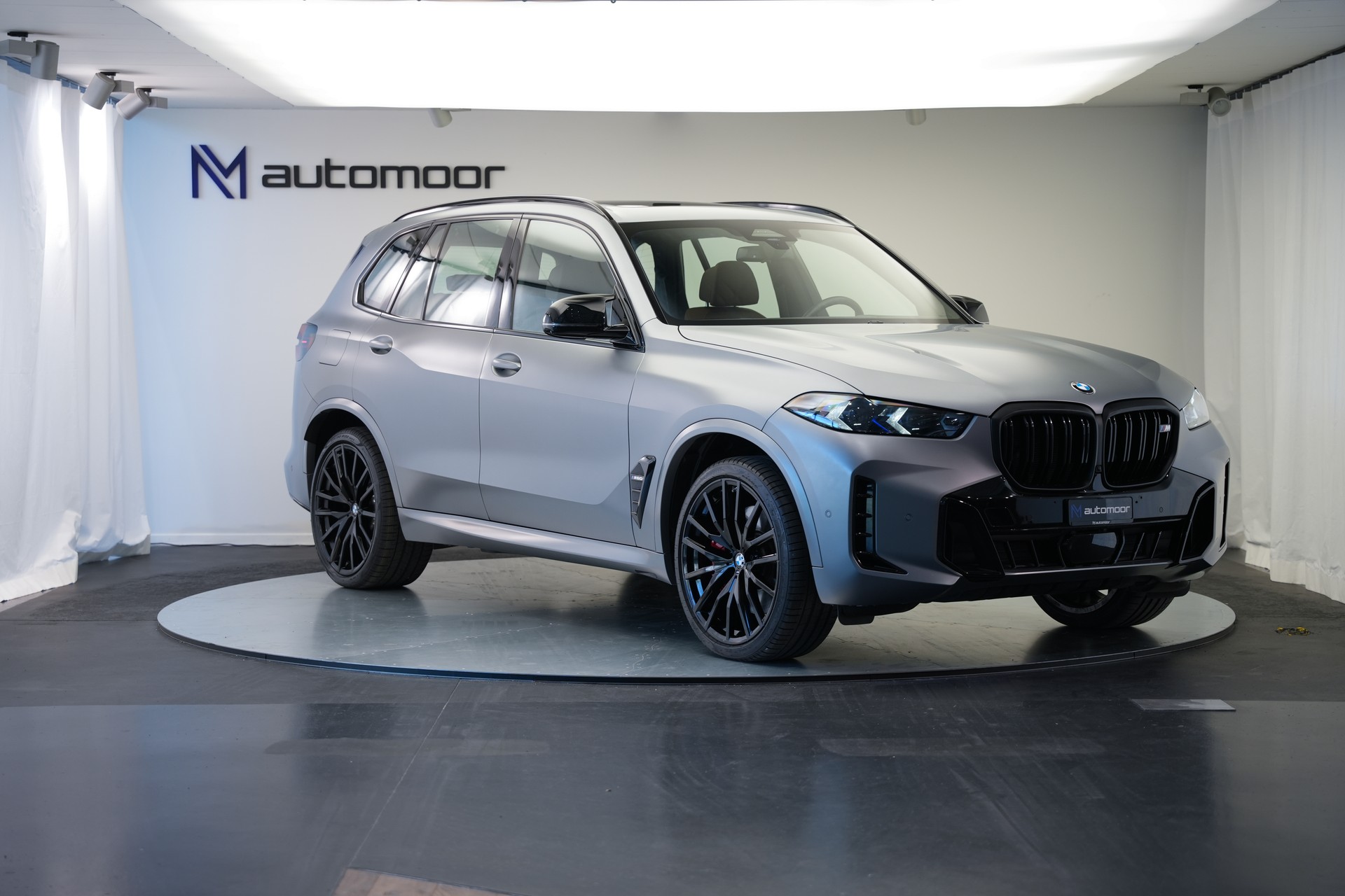 BMW X5 xDrive 48V M60i M Sport Pro Steptronic *Frozen Grey Matt*-showroom-element-2