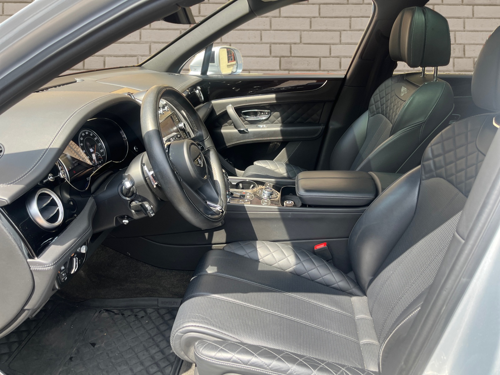 BENTLEY Bentayga V8 Diesel *Mulliner Spec*-image-6