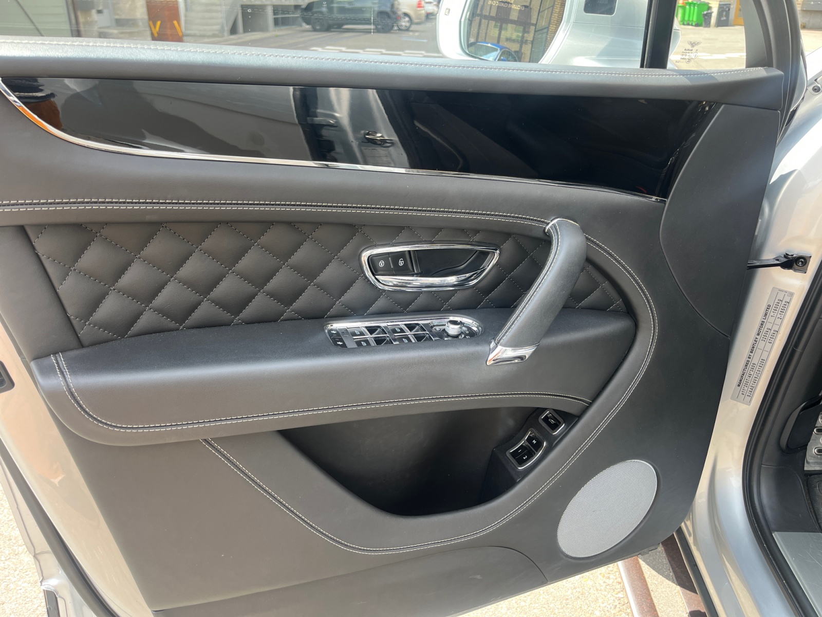 BENTLEY Bentayga V8 Diesel *Mulliner Spec*-image-7