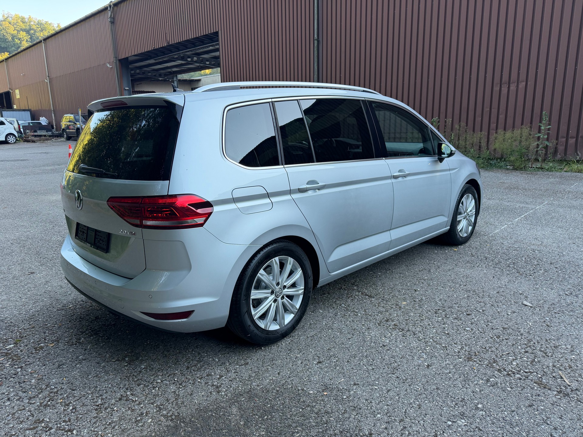 VW Touran 2.0 TDI BlueMotion Technology Highline DSG 7 Plätze-image-5