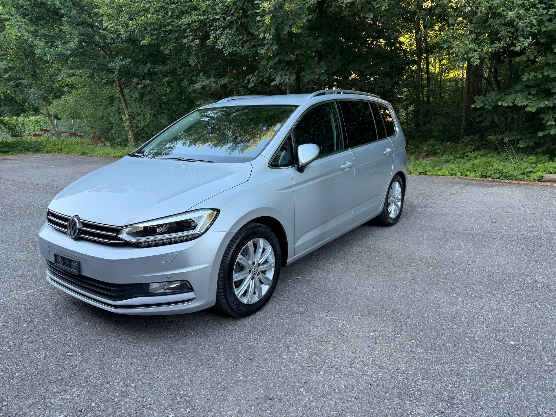 VW Touran 2.0 TDI BlueMotion Technology Highline DSG 7 Plätze-image-1