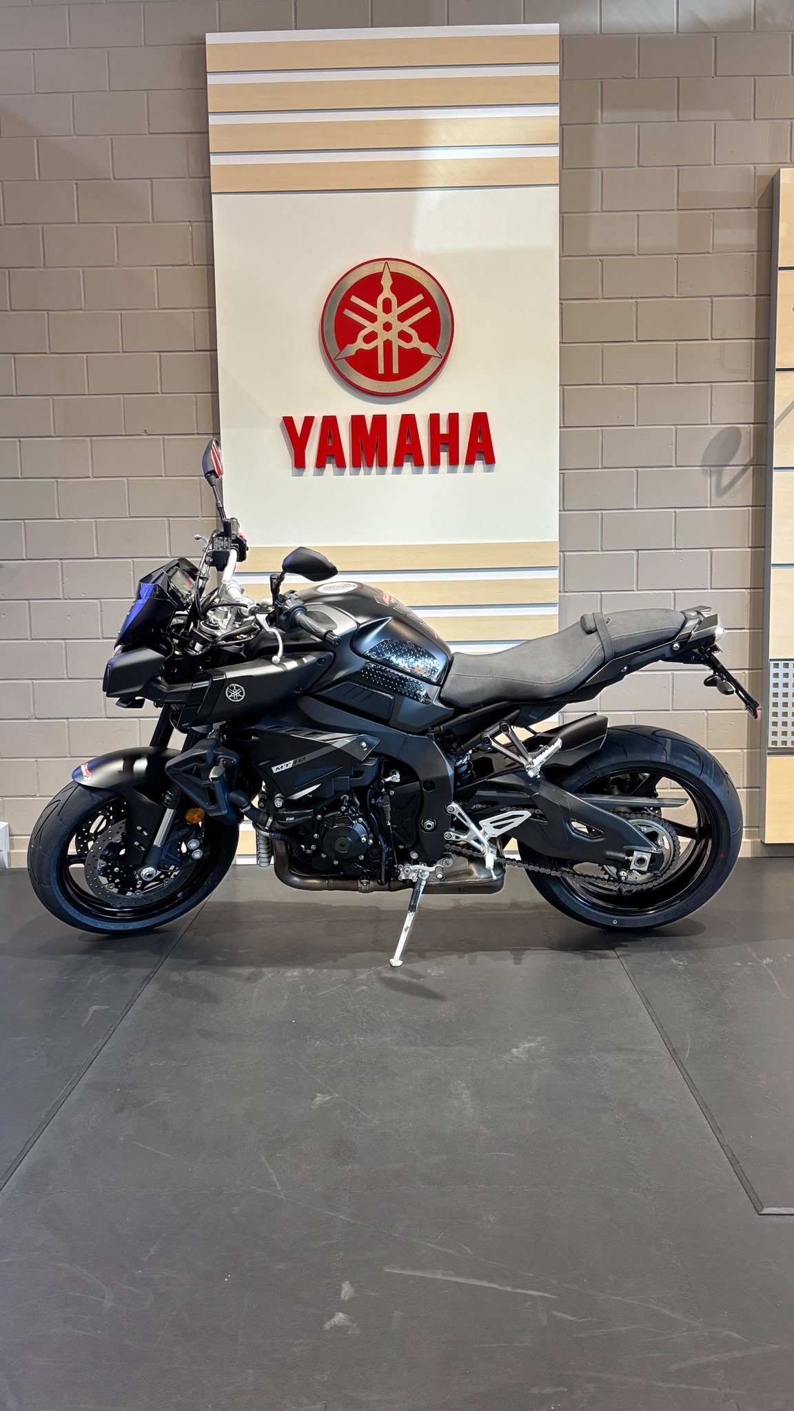 YAMAHA MT-10 ABS-image-1